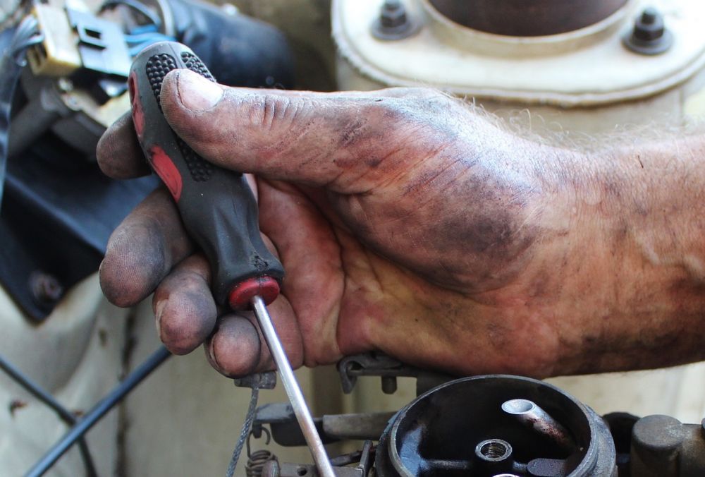 Bilservice hos en bilverkstad i Tyresö: Så håller du bilen säker, trygg och värdefull