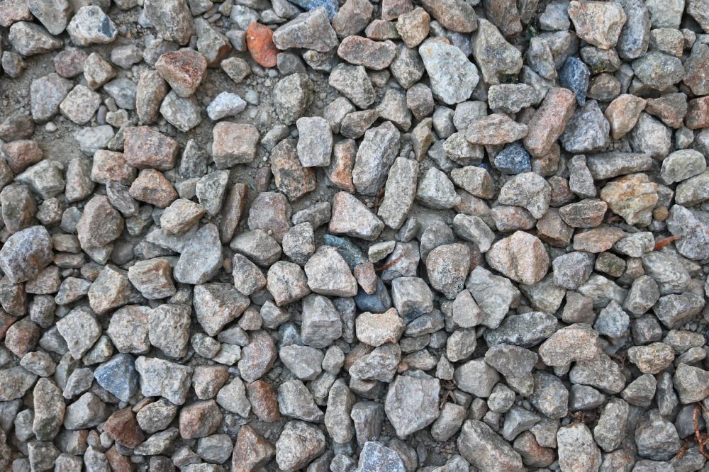 Köpa grus  så väljer du rätt material till bygg- och trädgårdsprojekt